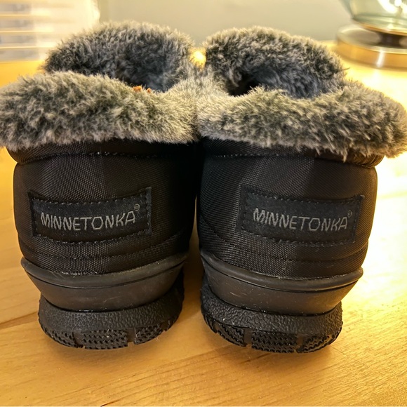 Minnetonka Timpson Tulsa Slip-On Shoes Indoor/Outdoor - Picture 3 of 10